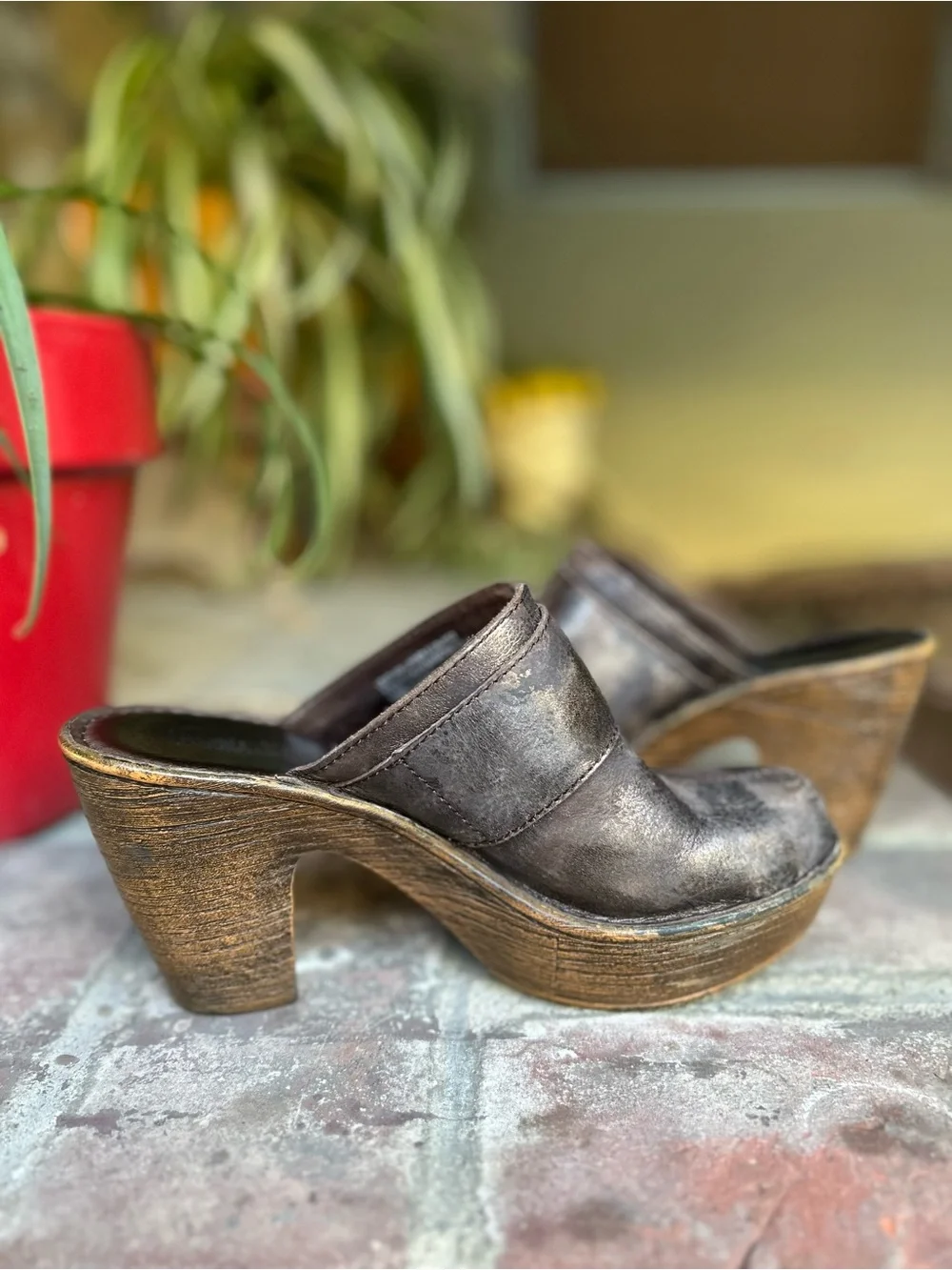 Born platform mule clogs